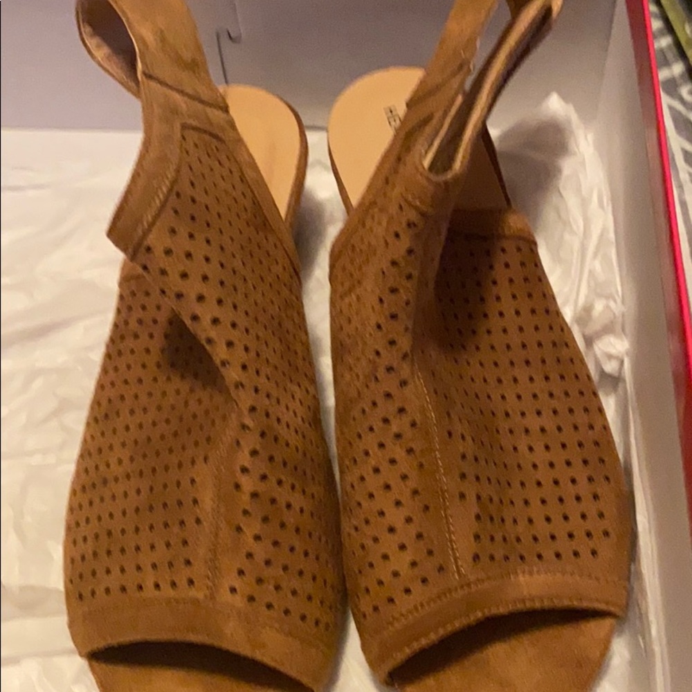 Sandles